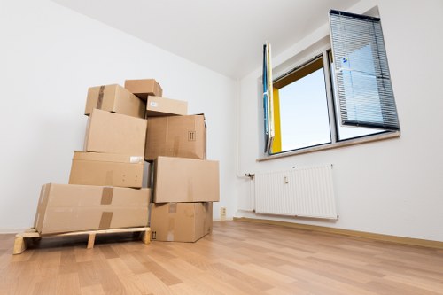 Packing and protecting household items before a move in Crooklog
